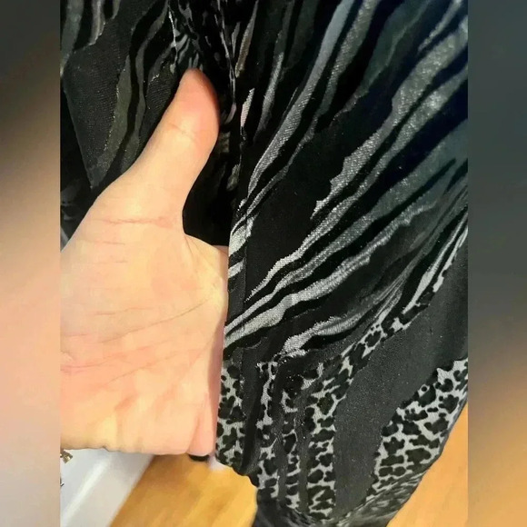 CHICOS Black Silver Animal Print Velvet Burnout Tunic Duster Top|2/M whimsigoth - Picture 12 of 14